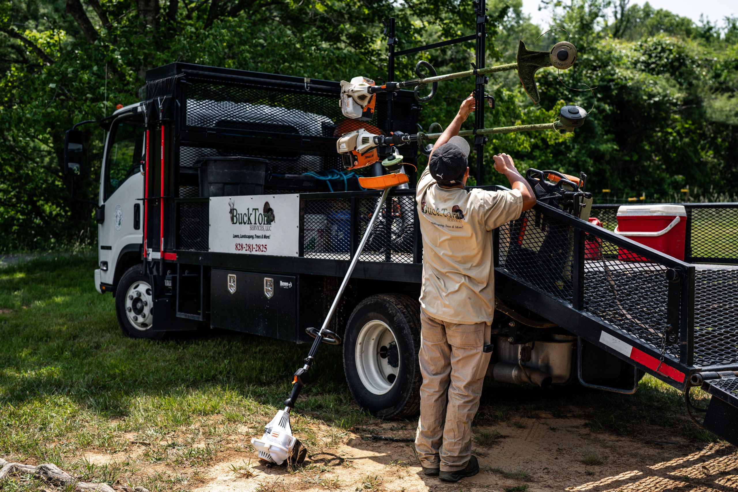 BuckTom Services, LLC – Lawns, Landscaping, Trees & More - dsc04645 scaled